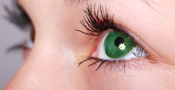 Comment mettre des lentilles de couleur?